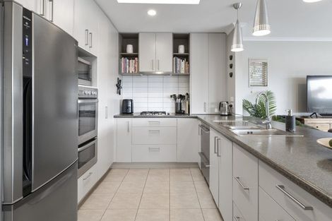 Photo of property in 31a Ocean View Road, Hatfields Beach, Orewa, 0931