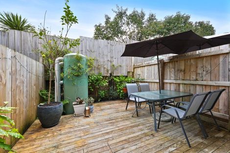 Photo of property in 3/6 South Pacific Place, Henderson, Auckland, 0612