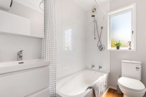 Photo of property in 64 Gloucester Road, Manurewa, Auckland, 2102