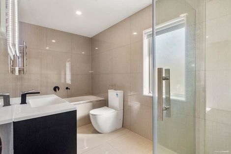 Photo of property in 11a Kaihu Street, Northcote, Auckland, 0627