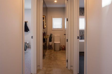 Photo of property in 70 Oak Road, Poraiti, Napier, 4112