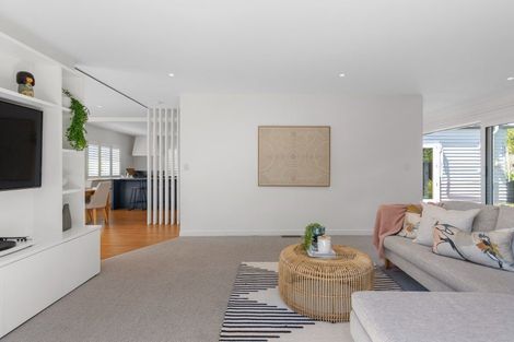 Photo of property in 68 St Michaels Avenue, Point Chevalier, Auckland, 1022