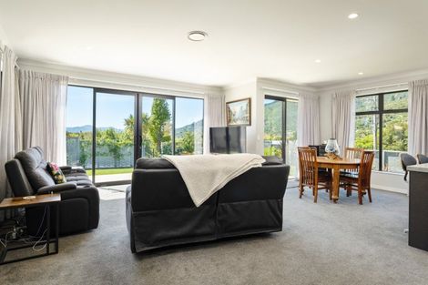 Photo of property in 10 Admiralty Place, Waikawa, Picton, 7220