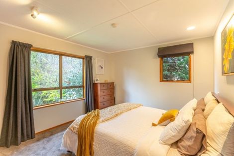 Photo of property in 27 Woolwich Close, Whitby, Porirua, 5024