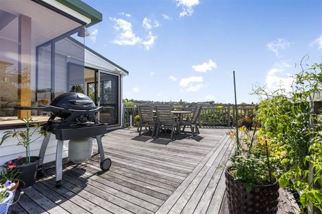 Photo of property in 100a Mellons Bay Road, Mellons Bay, Auckland, 2014