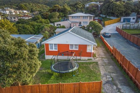 Photo of property in 8 Takapuwahia Drive, Takapuwahia, Porirua, 5022