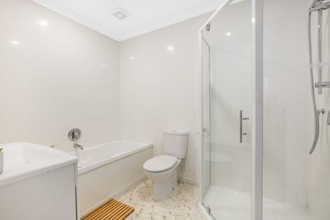 Photo of property in 6a Tamworth Crescent, Newlands, Wellington, 6037