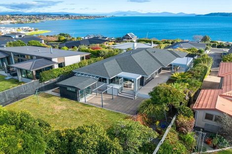 Photo of property in 174 Lake Terrace, Hilltop, Taupo, 3330