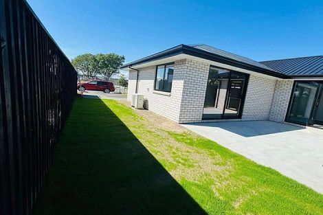 Photo of property in 17 Akoranga Place, Hornby, Christchurch, 8042