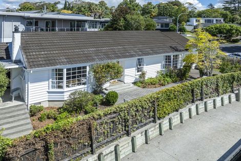 Photo of property in 2 Aotea Crescent, Havelock North, 4130