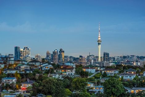 Photo of property in 1/23 Monarch Avenue, Hillcrest, Auckland, 0627