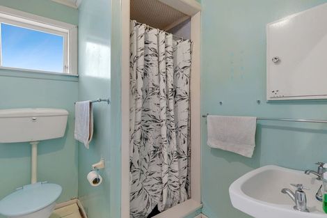 Photo of property in 84 Newlands Road, Newlands, Wellington, 6037