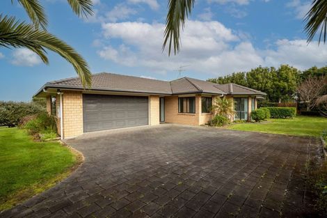 Photo of property in 10 Gleaming Place, Waiuku, 2123