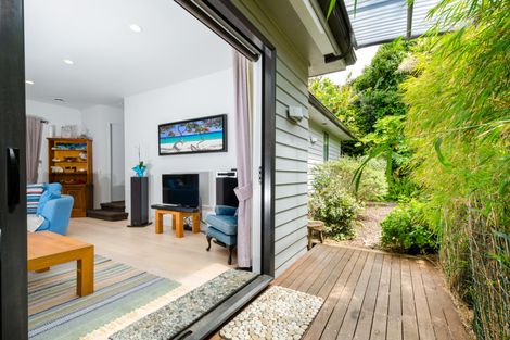 Photo of property in 24 Edgerton Road, Te Atatu Peninsula, Auckland, 0610