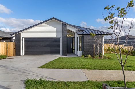 Photo of property in 13 Boocock Crescent, Orewa, 0931
