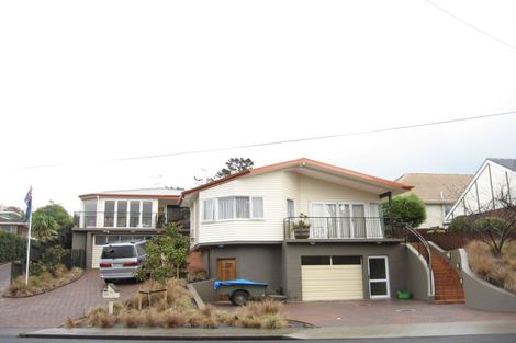 Photo of property in 42 Glenfern Road, Mellons Bay, Auckland, 2014