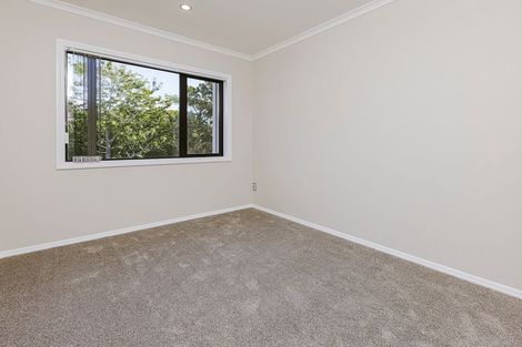 Photo of property in 4 Mirrabooka Avenue, Botany Downs, Auckland, 2010