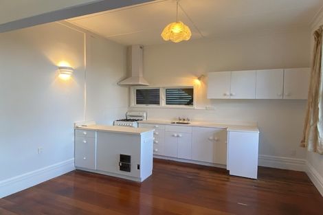 Photo of property in 98 Rolleston Street, Mount Cook, Wellington, 6021