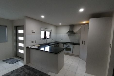 Photo of property in 21 Bangla Place, Massey, Auckland, 0614