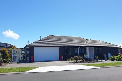 Photo of property in 61 Links Drive, Waiwhakaiho, New Plymouth, 4312