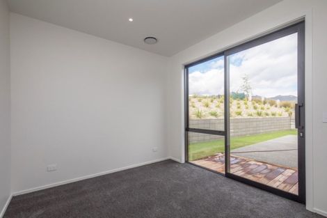 Photo of property in 33 Obelisk Street, Wanaka, 9305