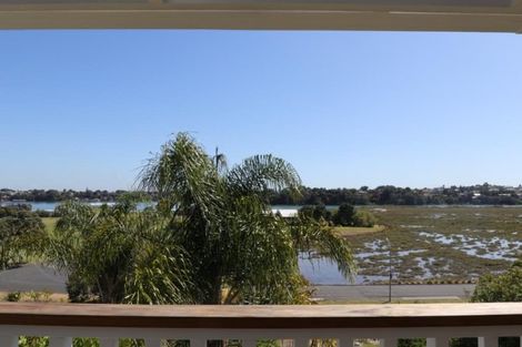 Photo of property in 38 Waterview Road, Stanley Point, Auckland, 0624