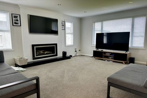 Photo of property in 89 Johnstone Drive, Fitzherbert, Palmerston North, 4410