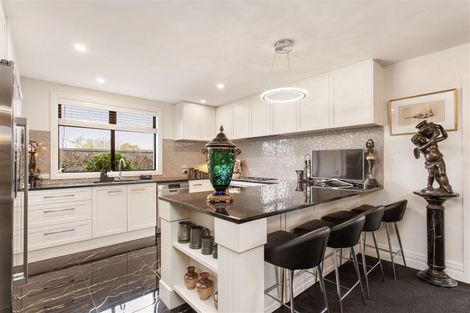 Photo of property in 2 Browns Road, St Albans, Christchurch, 8014