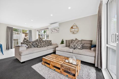 Photo of property in 6a Magdalen Place, West Harbour, Auckland, 0618