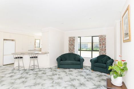 Photo of property in 1 Coulston Place, Riverdale, Gisborne, 4010