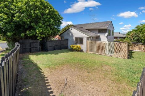 Photo of property in 1/42 Lexington Drive, Botany Downs, Auckland, 2010