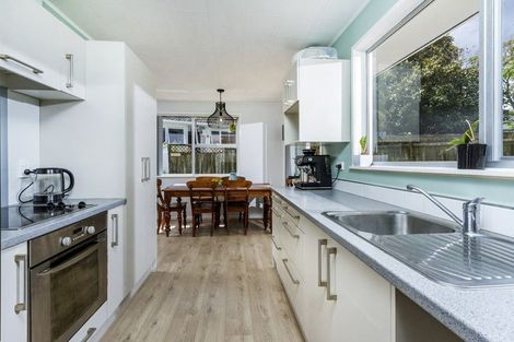 Photo of property in 42 Hellyers Street, Birkdale, Auckland, 0626