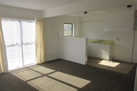 Photo of property in 2/103 Rongotai Road, Kilbirnie, Wellington, 6022