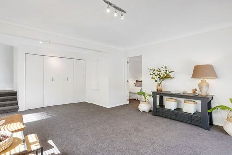 Photo of property in 12 Dowling Grove, Silverstream, Upper Hutt, 5019