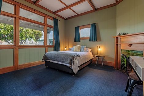 Photo of property in 33 Knowles Street, Terrace End, Palmerston North, 4410