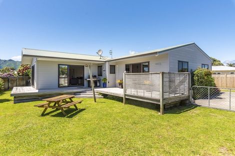 Photo of property in 7 Adrian Grove, Waikanae Beach, Waikanae, 5036