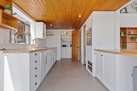 Photo of property in 5 Osmond Lane, Mount Pleasant, Christchurch, 8081