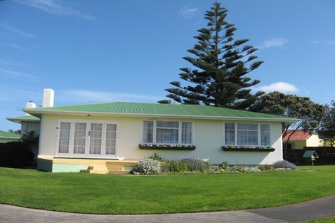 Photo of property in 17 Carson Street, Castlecliff, Whanganui, 4501