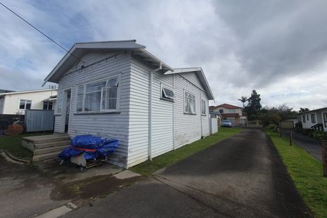 Photo of property in 2 Wattle Street, New Lynn, Auckland, 0600