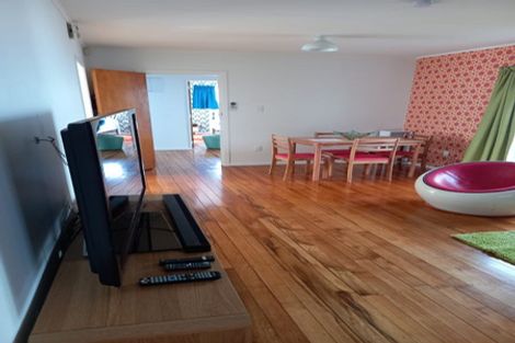 Photo of property in 1/15 Apu Crescent, Lyall Bay, Wellington, 6022