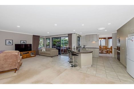 Photo of property in 66 Grovenor Drive, Orewa, 0931