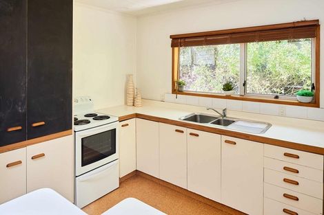 Photo of property in 12 Grays Road, Plimmerton, Porirua, 5026