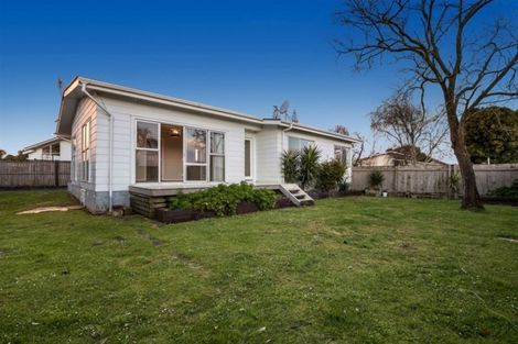 Photo of property in 2 Sunlands Drive, Manurewa, Auckland, 2102