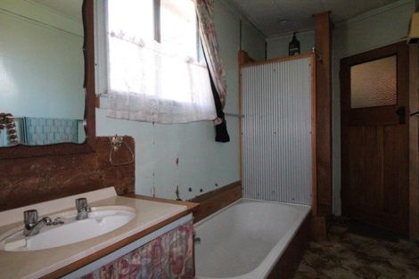 Photo of property in 92 Devon Street, Mossburn, 9792