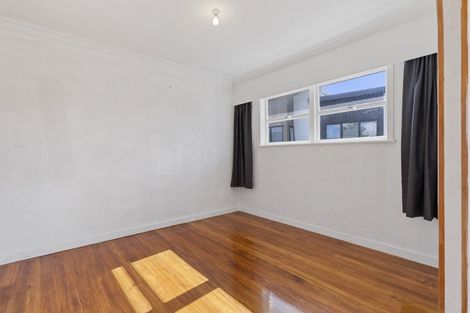 Photo of property in 83 Matipo Road, Mairangi Bay, Auckland, 0630