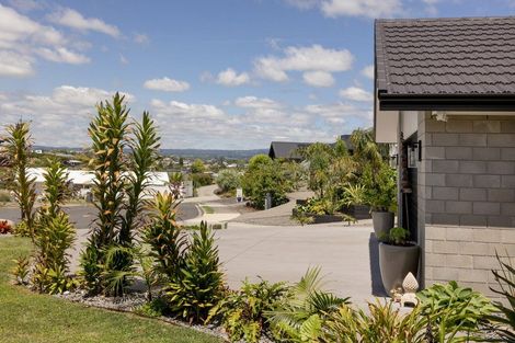 Photo of property in 12 Brendan Close, Omokoroa, 3114