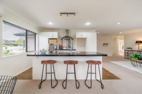 Photo of property in 48 Sunstone Crescent, Brown Owl, Upper Hutt, 5018