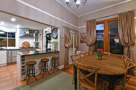 Photo of property in 2 Barton Road, Heretaunga, Upper Hutt, 5018