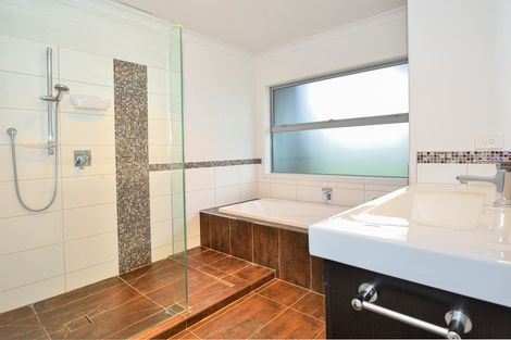 Photo of property in 13 Charteris Rise, Riverdale, Gisborne, 4010