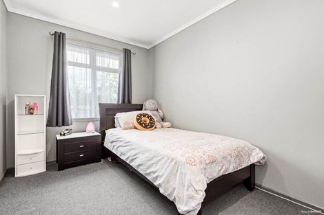Photo of property in 2 Royal View Road, Te Atatu South, Auckland, 0610